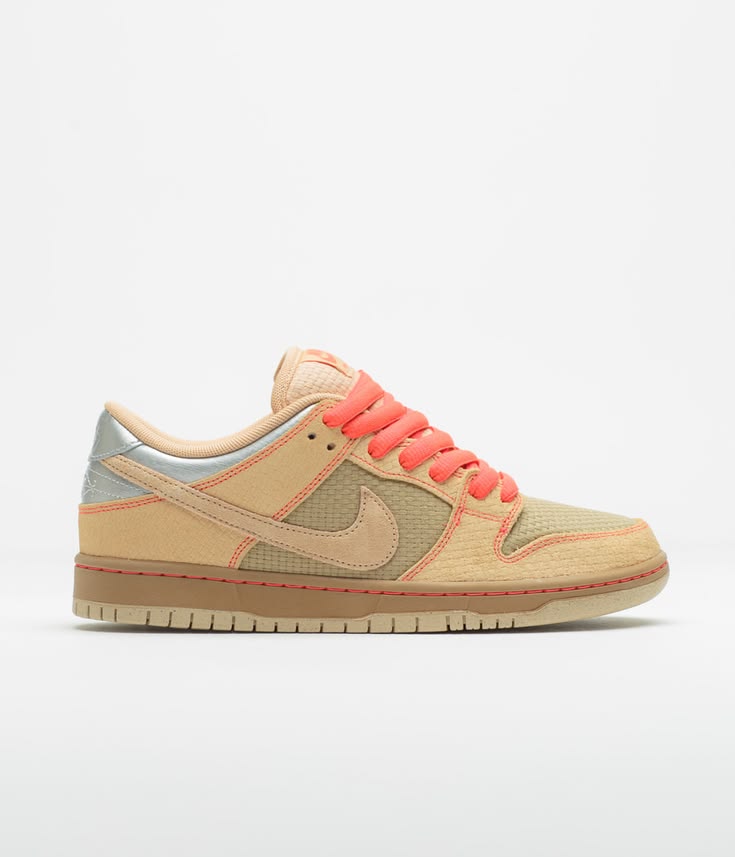 Nike SB Dunk Low Pro